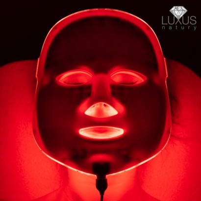 Lampa ledowa emituje światło czerwone o naturalnym działaniu anti-aging