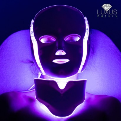 Dwuzakresowe światło fioletowe w masce LED posiada działanie przeciwzmarszczkowe
