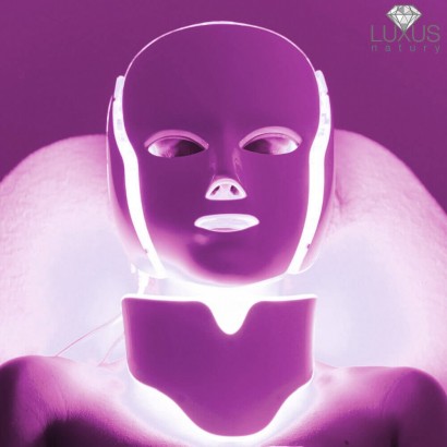 W terapii leczenia trądziku i blizn potrądzikowych używa się specjalnego światła dwuzakresowego o kolorze fioletowym