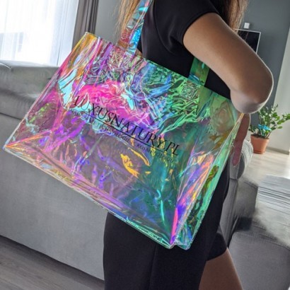 Transparentna torebka nadaje się do codziennego użytku i zapewnia nowoczesny design