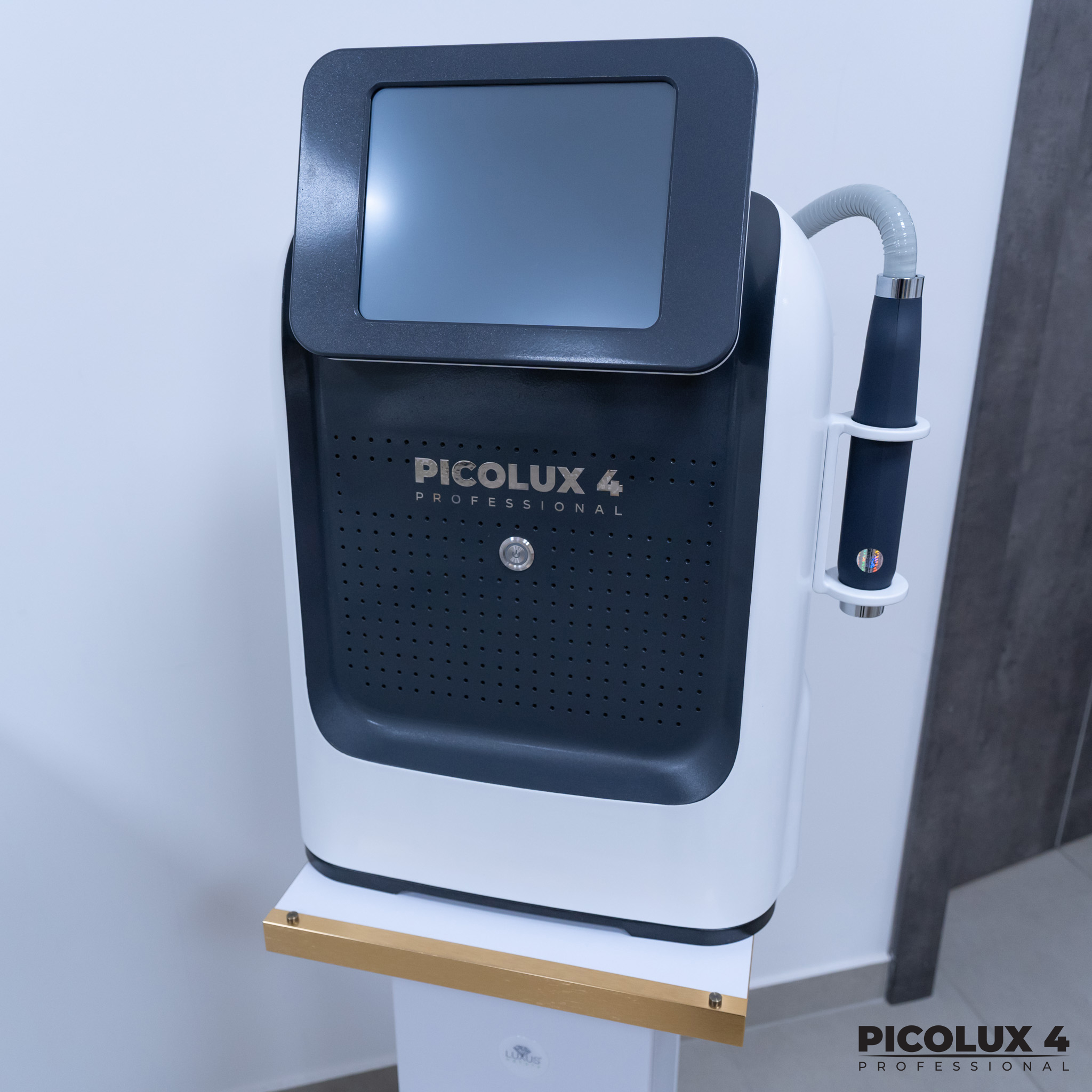 Picolux działa w oparciu o technologię pikosekundową, bazującą na wysyłaniu precyzyjnych, ultrakrótkich impulsów.