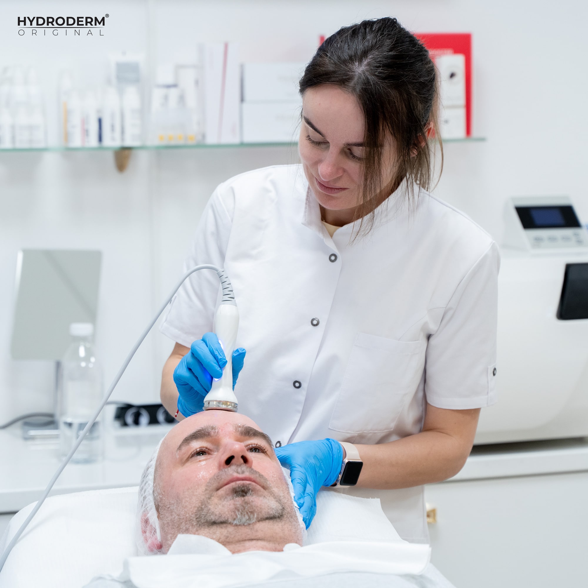 Mezoterapia bezigłowa to bardzo ważny etap, który ma na celu zwiększyć wchłanialność preparatów kosmetycznych