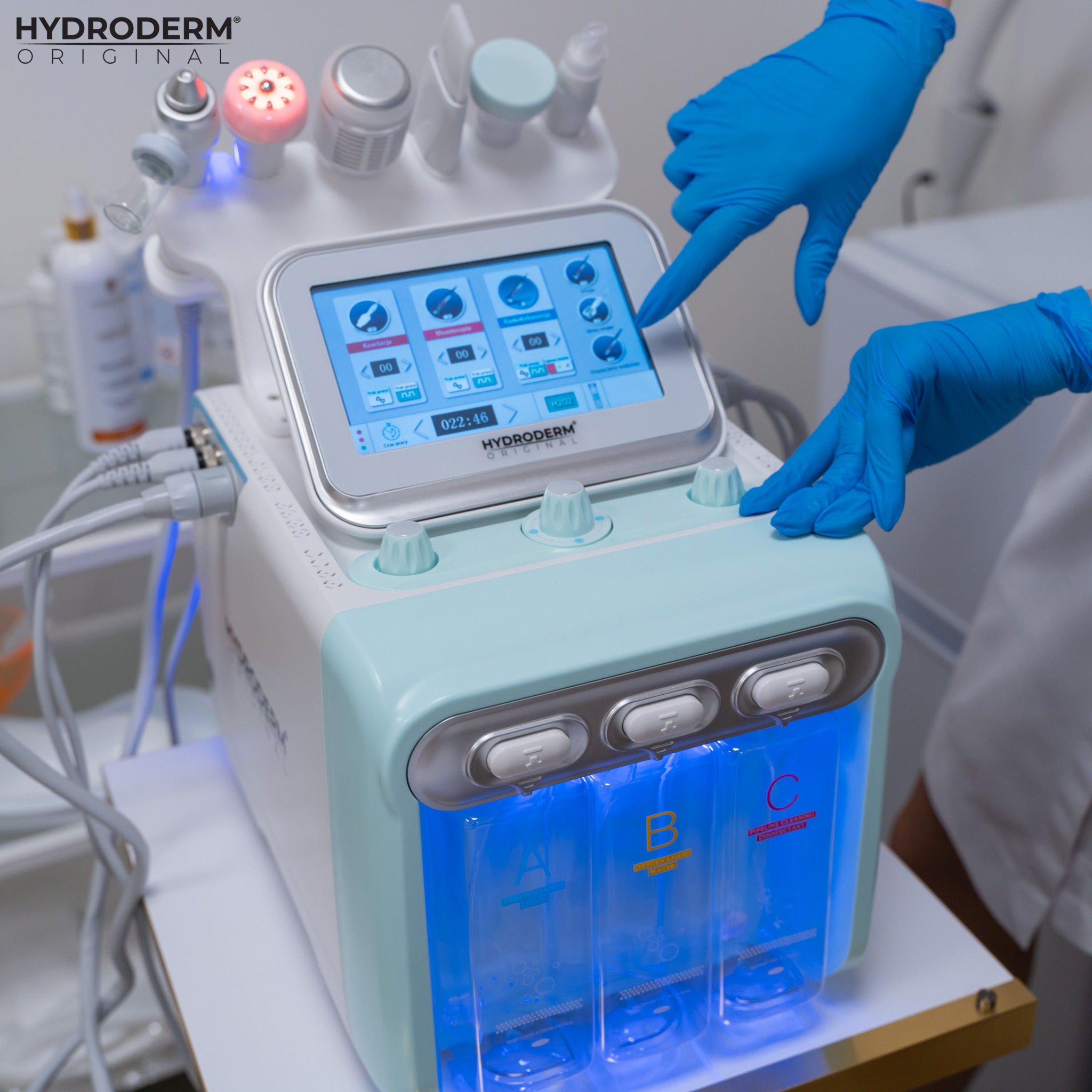 Zabiegi z wykorzystaniem urządzenia Hydroderm Original to rewolucja w oczyszczaniu skóry.