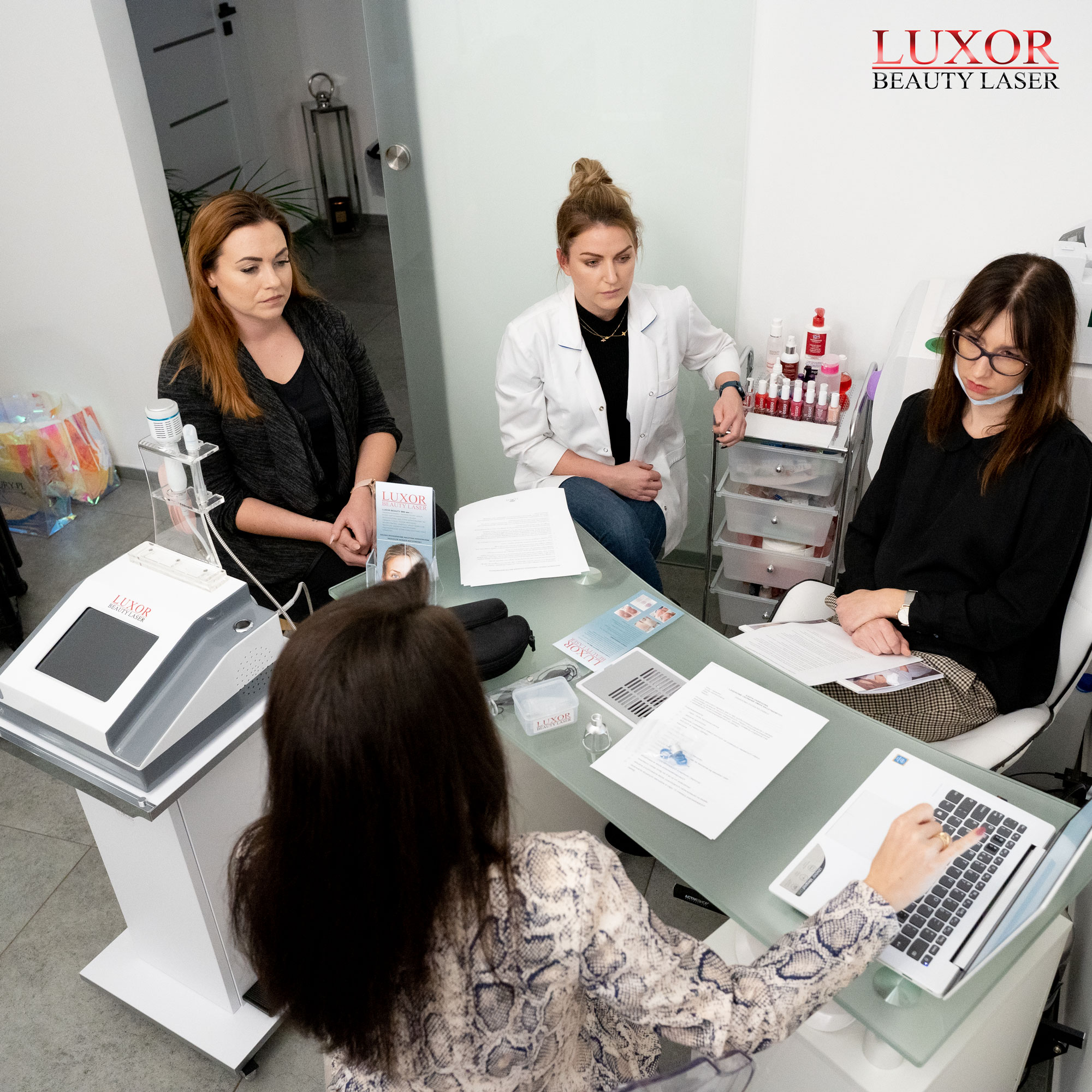 Nasz zespół stara się, aby uczestniczki wyniosły jak najwięcej wiedzy ze szkolenia obsługi Luxor Beauty Laser