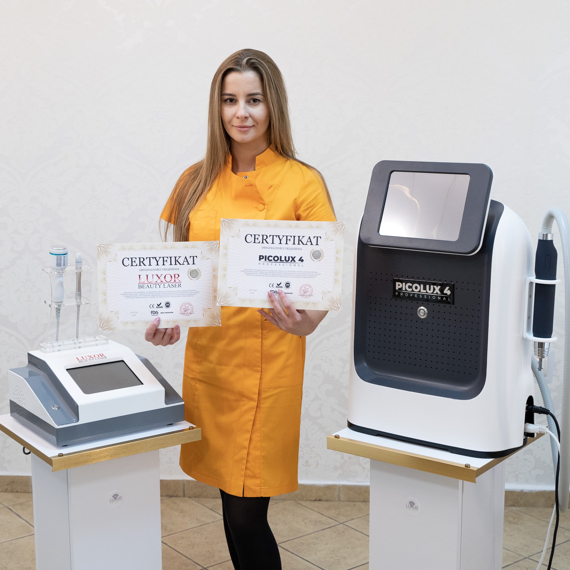 Uczestniczka posiada po jednym certyfikacie z każdego urządzenia - Luxor Beauty Laser i PICOLUX 4 Professional