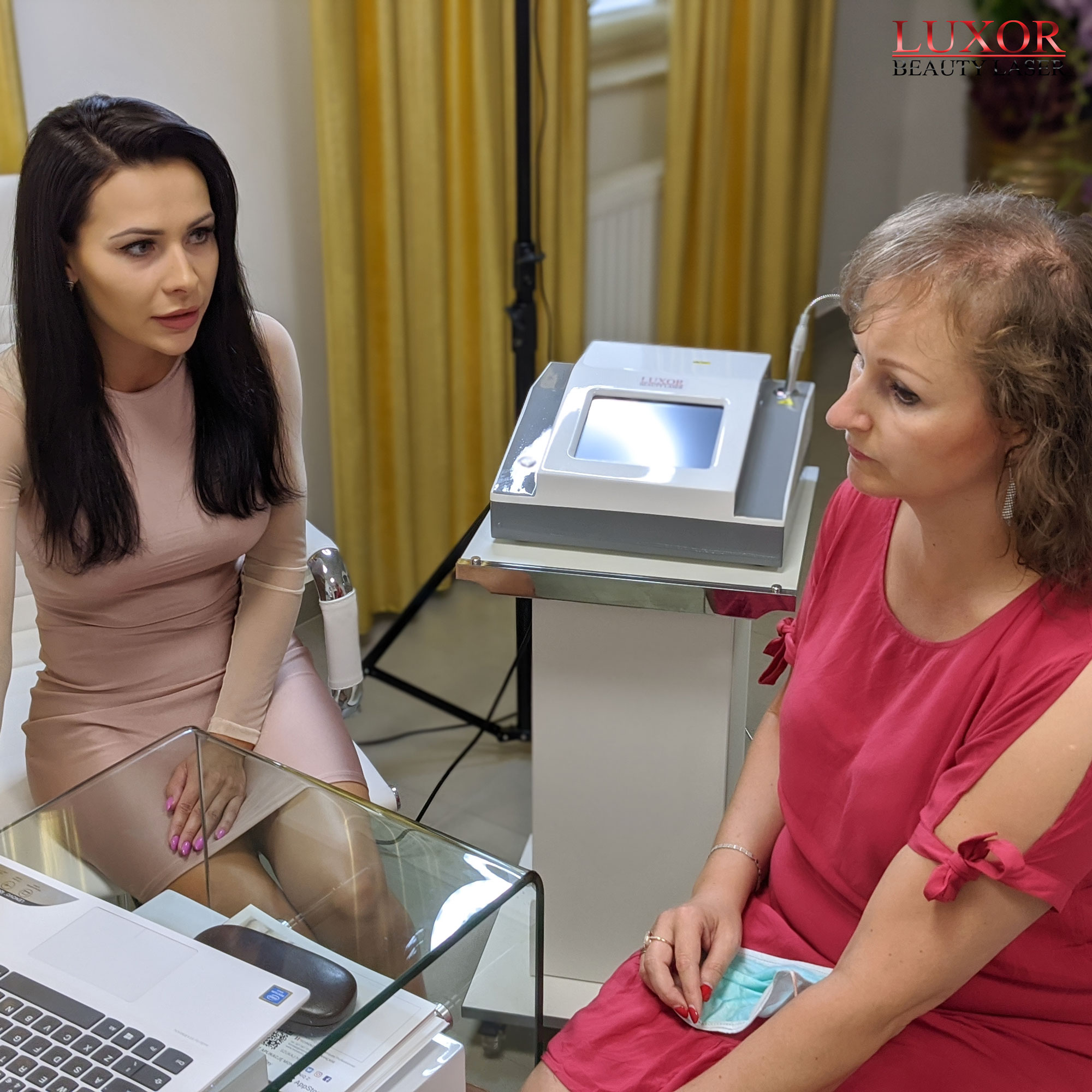 W naszej klinice Dermoclinic prowadzimy szkolenia kosmetologiczne dla klientek spoza Polski