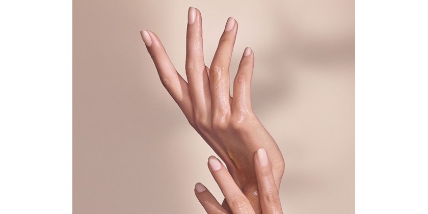 Jak zregenerować zniszczone i popękane dłonie?